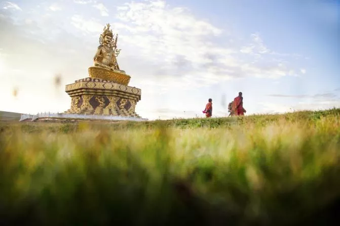 亞青寺的活佛有哪些 亞青寺旅游攻略